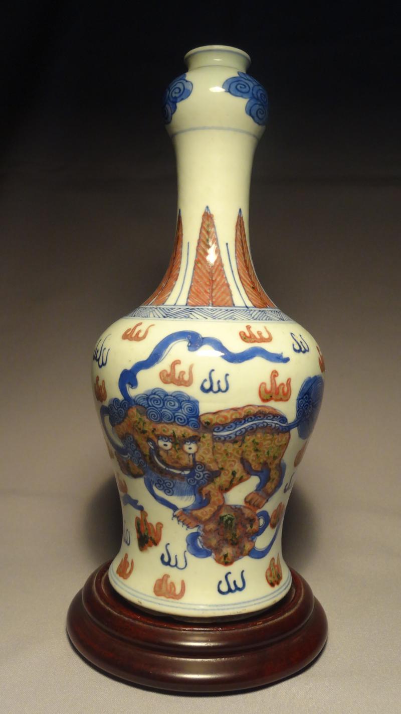 A fine Chinese garlic neck vase