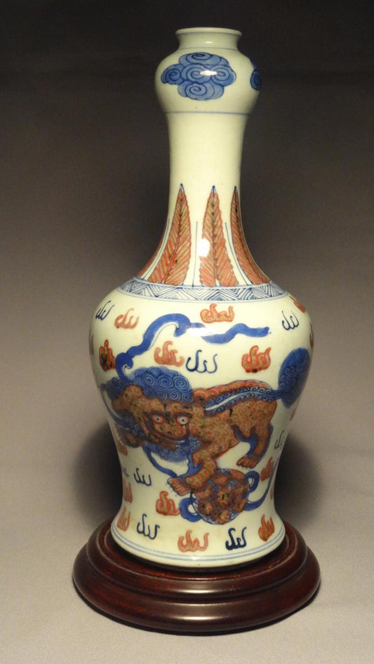 A fine Chinese garlic neck vase