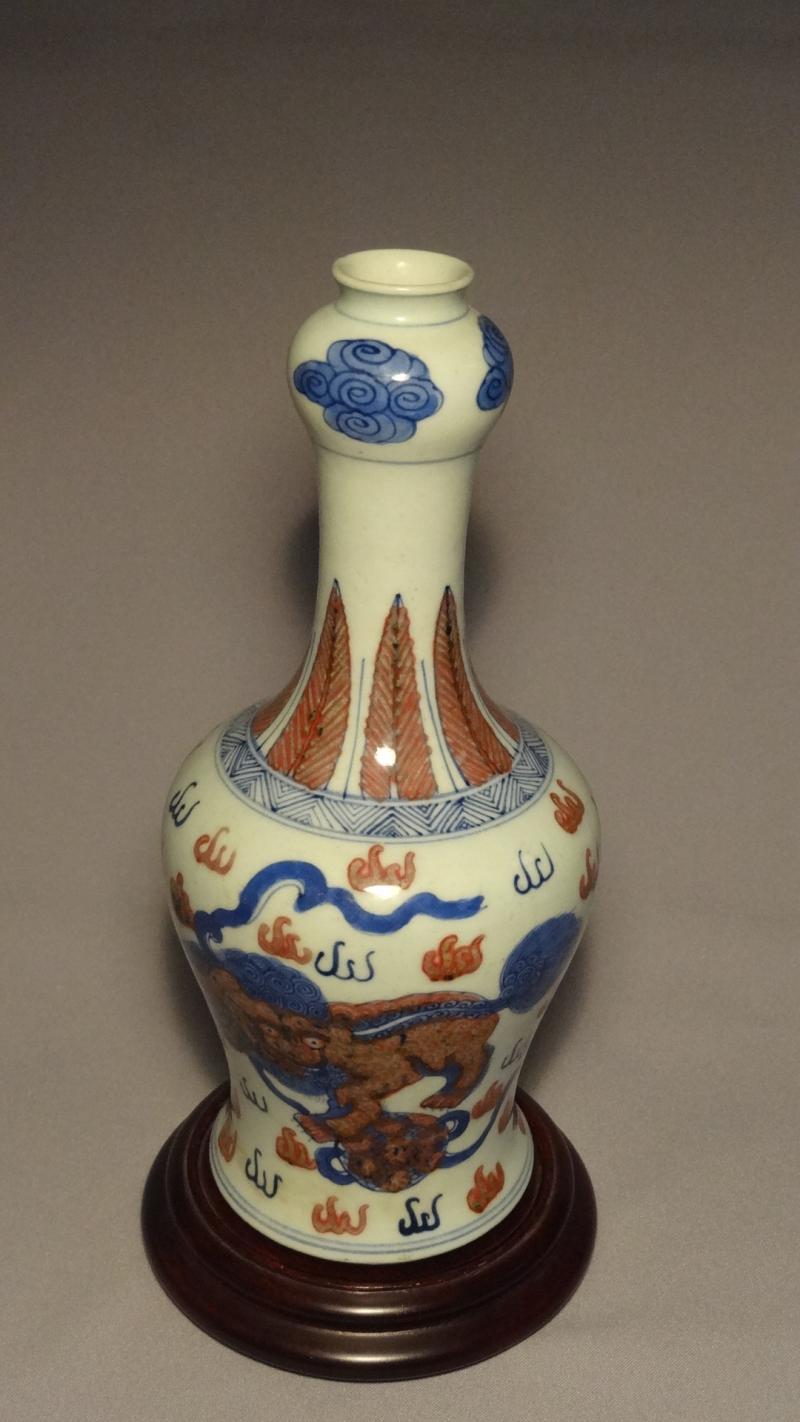 A fine Chinese garlic neck vase