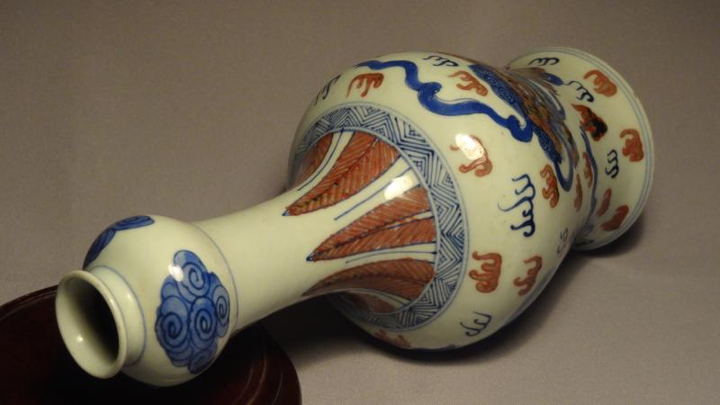 A fine Chinese garlic neck vase