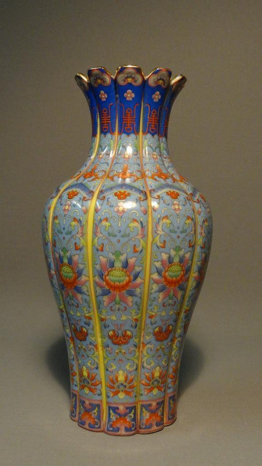 Chinese vase poly-chromed