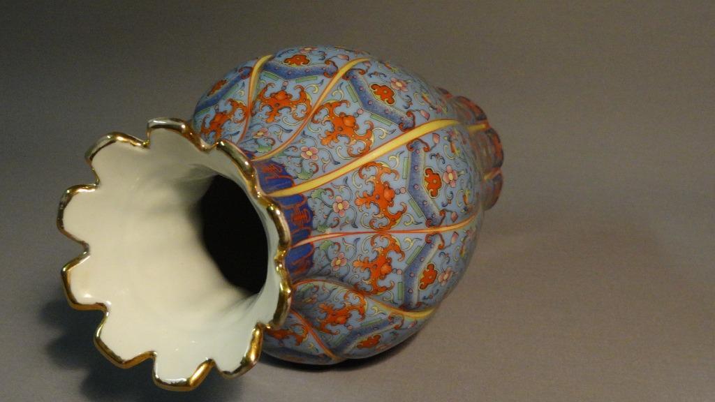 Chinese vase poly-chromed