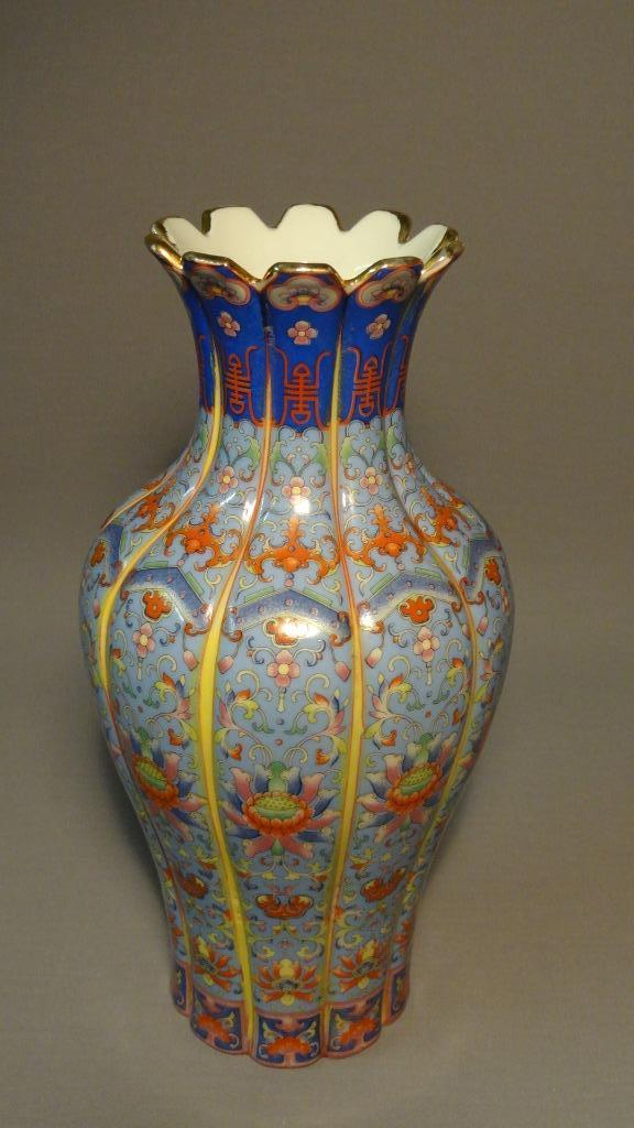 Chinese vase poly-chromed