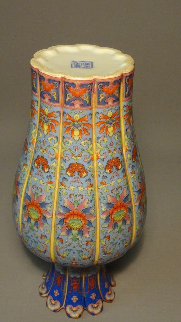 Chinese vase poly-chromed