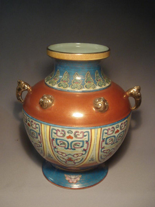A fine Chinese pitcher vase late 19th to early 20th c AIE19