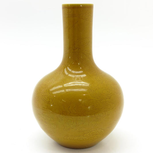 Chinese Yellow Poly-Chromed vase Kanxi mark