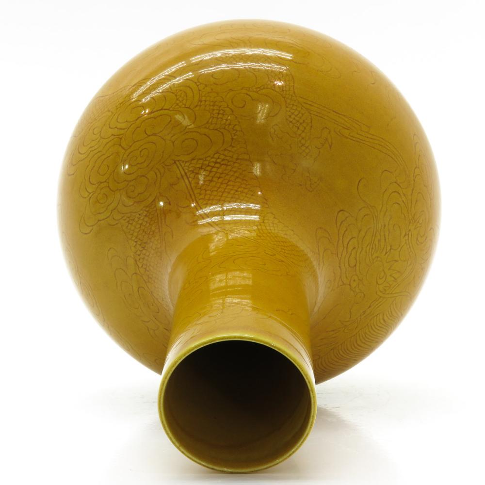 Chinese Yellow Poly-Chromed vase Kanxi mark