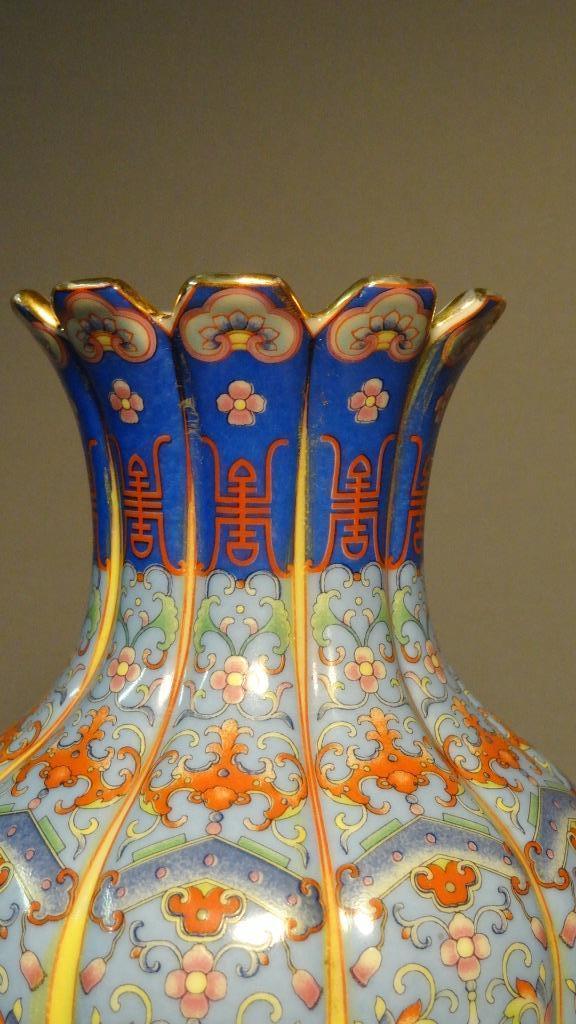 Chinese vase poly-chromed